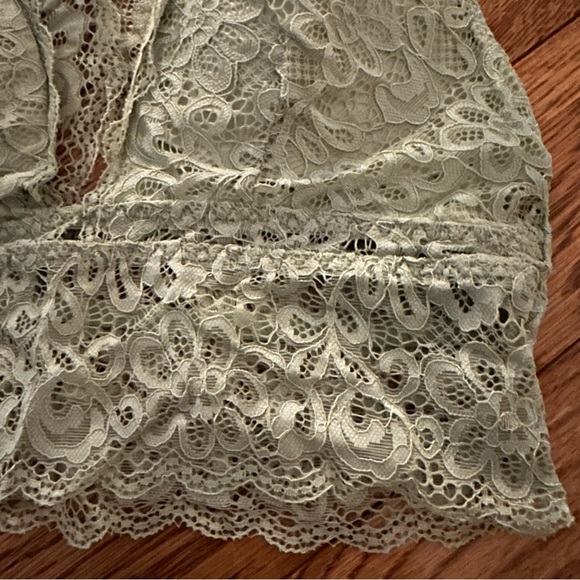 Padded lace bralette - Picture 2 of 7